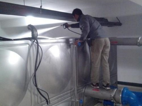 龙华大润发生活水箱清洗